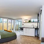 Peaceful, Private And Spacious Double Garden *