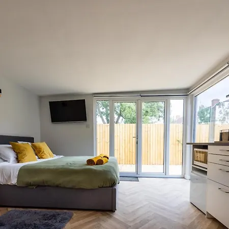 Апартаменти Peaceful, Private And Spacious Double Garden Бристоль