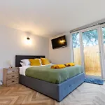 Peaceful, Private And Spacious Double Garden *