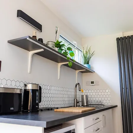 Peaceful, Private And Spacious Double Garden *