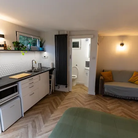 Peaceful, Private And Spacious Double Garden