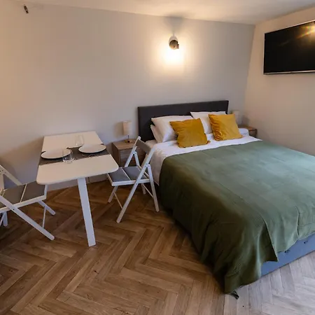 Peaceful, Private And Spacious Double Garden Apartament Bristol