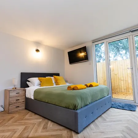 Peaceful, Private And Spacious Double Garden *