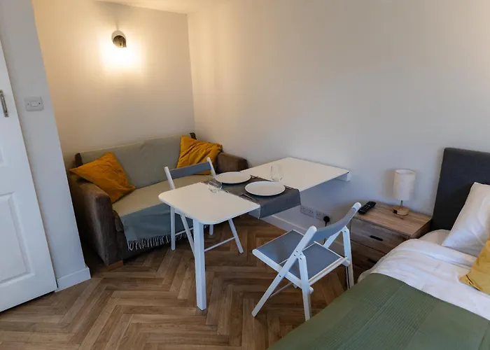 Peaceful, Private And Spacious Double Garden