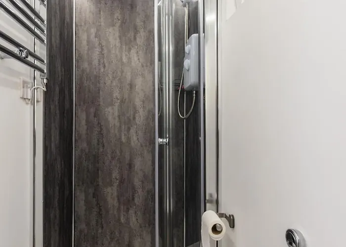 Peaceful, Private And Spacious Double Garden Apartment *