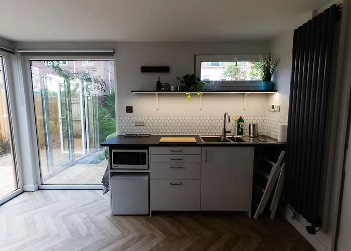 Apartmán Peaceful, Private And Spacious Double Garden Bristol