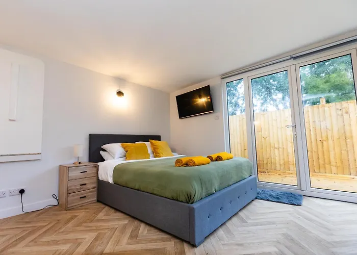 Peaceful, Private And Spacious Double Garden *