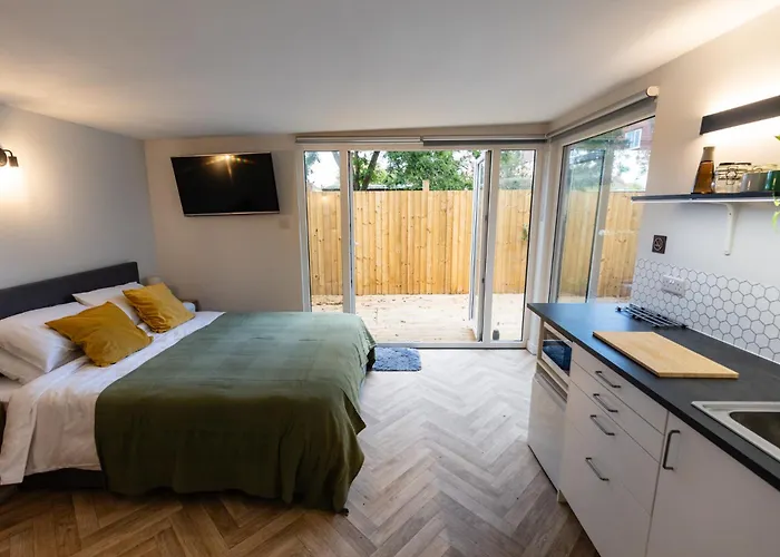 Peaceful, Private And Spacious Double Garden *