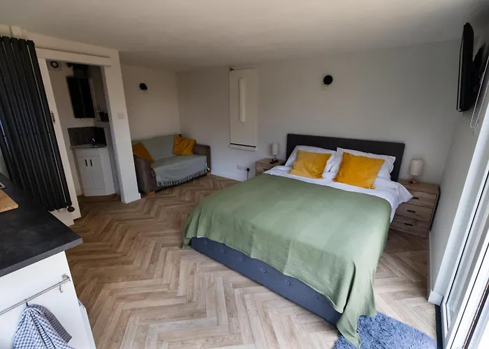 Peaceful, Private And Spacious Double Garden * Bristol