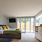 شقة Peaceful, Private And Spacious Double Garden بريستول