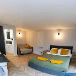 Peaceful, Private And Spacious Double Garden شقة *