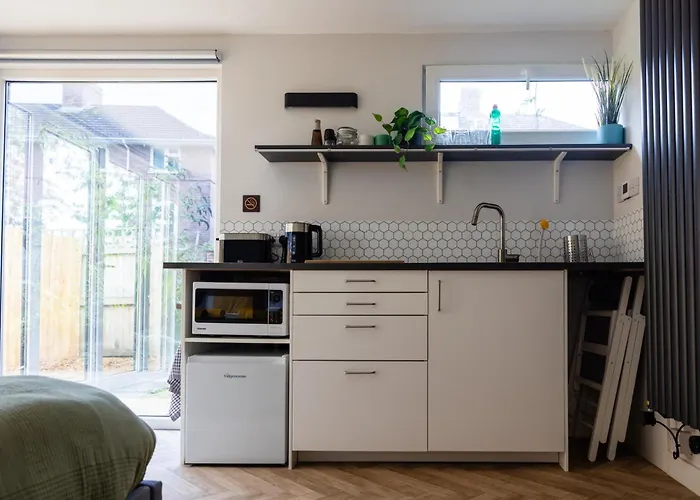 Peaceful, Private And Spacious Double Garden Bristol