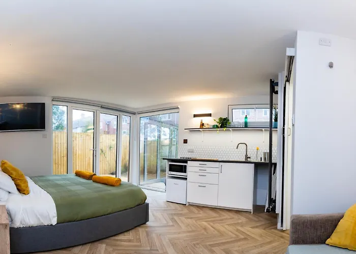 Peaceful, Private And Spacious Double Garden *