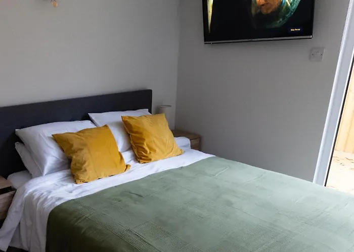 Apartament Peaceful, Private And Spacious Double Garden