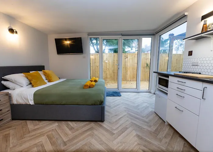 Peaceful, Private And Spacious Double Garden *