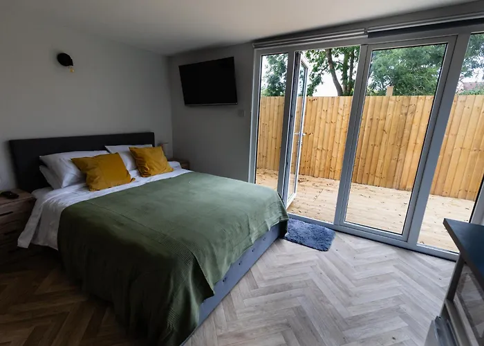 Apartament Peaceful, Private And Spacious Double Garden